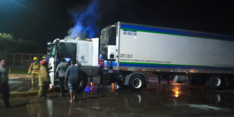 Violencia en Rosario: prendieron fuego un camión frigorífico