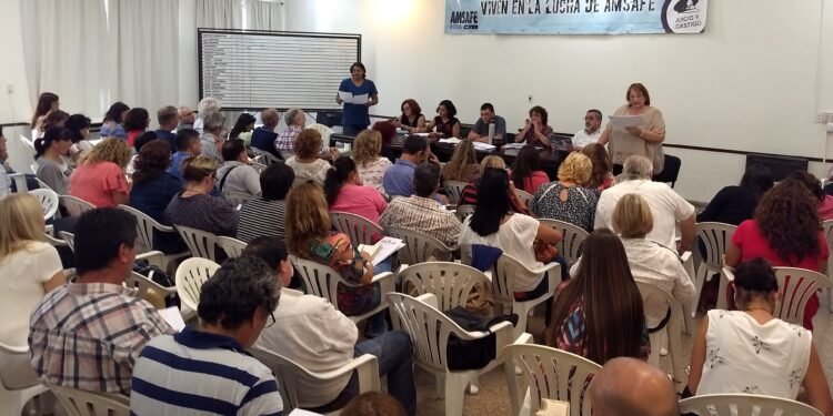 Docentes aceptaron la propuesta de la provincia en ajustada votación