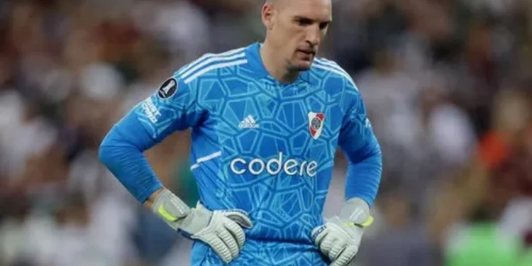 River está «siguiendo» a dos arqueros con pasado en la selección argentina