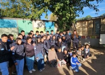 Presentaron sus buzos con una acción solidaria y proyectan pintar la Guardia Pediátrica del nuevo Hospital