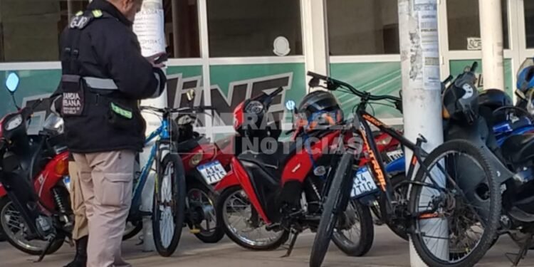 «Rateros» sin descanso: ahora van por una nueva modalidad en los bicicleteros de la ciudad