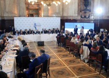 Aún no hay dictamen para la ley Bases en el Senado y se complican los plazos