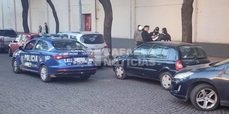 En medio de la fiesta del centro detuvieron a una pareja