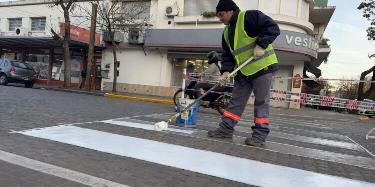 El municipio lleva adelante el mantenimiento de señalización horizontal