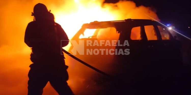 Un auto ardió en llamas en la Ruta 70
