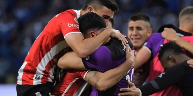 Estudiantes derrotó a Vélez en los penales y es el campeón de la Copa Liga Profesional 2024