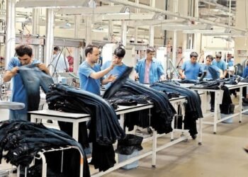 300 despidos entre los textiles La fuerte recesión afecta a uno de los sectores más protegidos de la economía