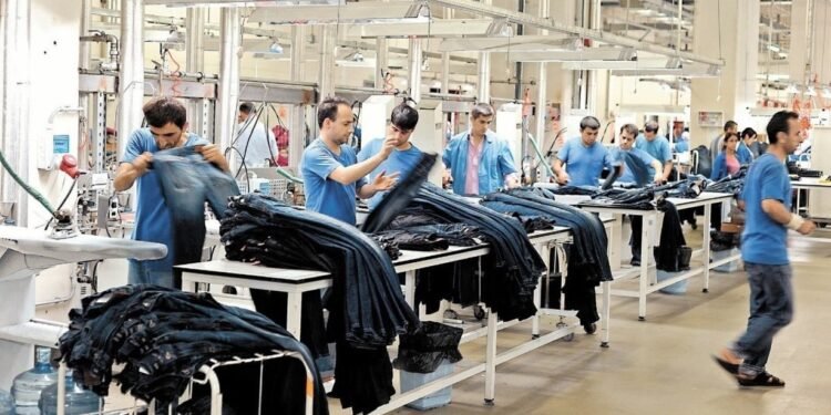 300 despidos entre los textiles La fuerte recesión afecta a uno de los sectores más protegidos de la economía