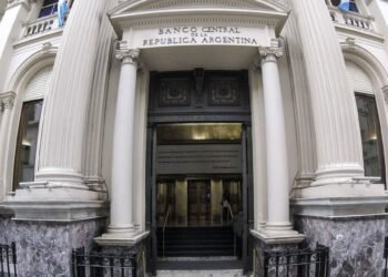 La caída del empleo provocó el cierre de 275.000 cuentas sueldo en la Argentina