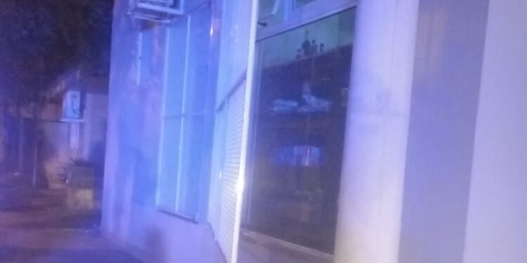 Atraparon a un individuo intentando robar un comercio