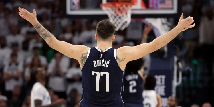 NBA Dallas Mavericks venció a Minnesota Timberwolves y se quedó con el primero de la final del Oeste