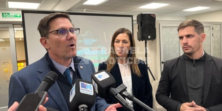 Fortalecen lazos entre escuelas técnicas, el INET y el sector socio productivo local