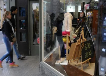 Aunque marcó -7,3% interanual Se desacelera la caída de las ventas minoristas en el país