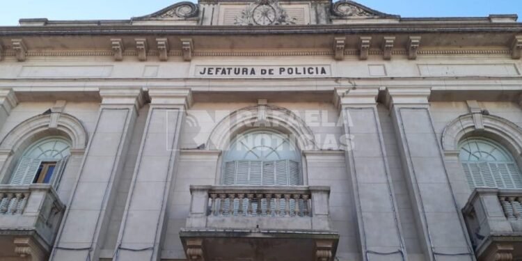 Robo y aprietes con tintes mafiosos: le reclaman una deuda millonaria y a punta de pistola le vaciaron la peluquería como parte de pago