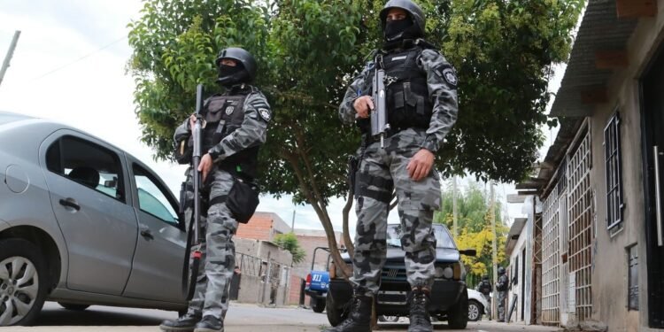 Cauto optimismo oficial ante la caída de indicadores de violencia en Santa Fe