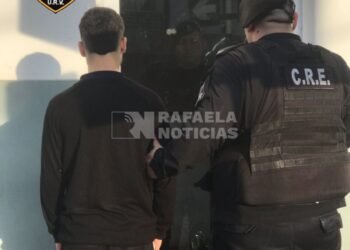 Sufrió un accidente y la policía lo detuvo por un pedido de captura relacionado a un robo