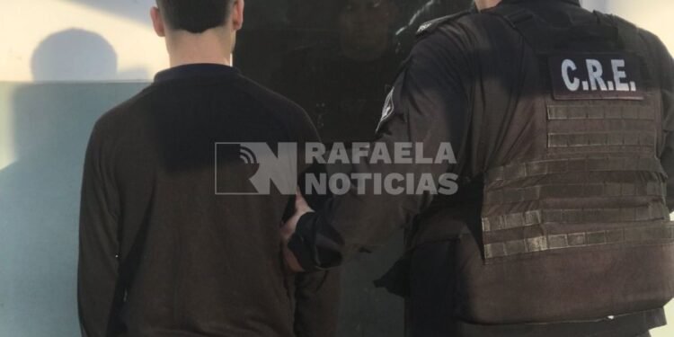 Sufrió un accidente y la policía lo detuvo por un pedido de captura relacionado a un robo