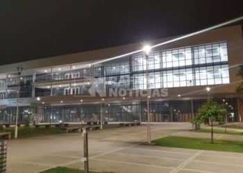 Nuevo hospital de Rafaela: ¿por qué permanecen luces prendidas si la obra no está terminada?