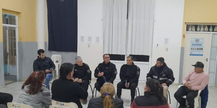 Vecinos del barrio Mora plantearon sus reclamos por los hechos de inseguridad que vive el sector