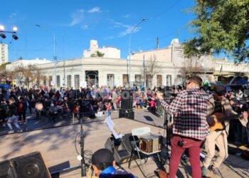 El 25 de mayo se vivió a puro baile, música, mates y juegos en Rafaela