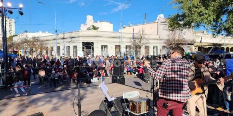 El 25 de mayo se vivió a puro baile, música, mates y juegos en Rafaela