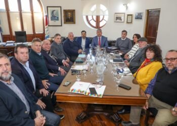 Paritaria Central: Provincia ofreció un incremento del 18% para el trimestre abril-junio