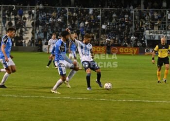 Atlético volvió a perder y cerró la primera rueda a tres puntos del descenso