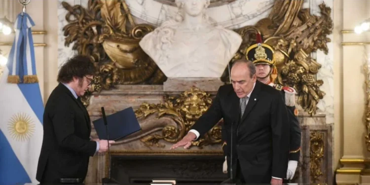 Modificaciones en la ley de Ministerios tras la jura de Guillermo Francos