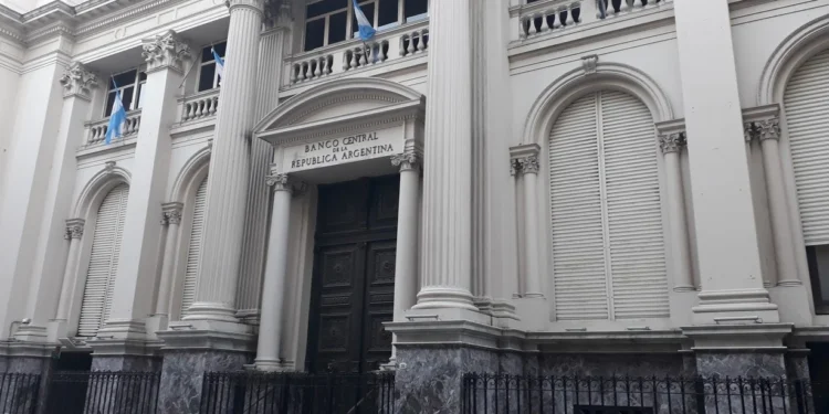 Las preguntas de la economía ¿Se detienen la baja de la inflación y la suba de reservas en el BCRA?