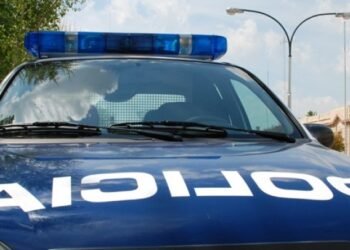 Sunchales: rompieron la vidriera de un local de ropa y se llevaron un buzo