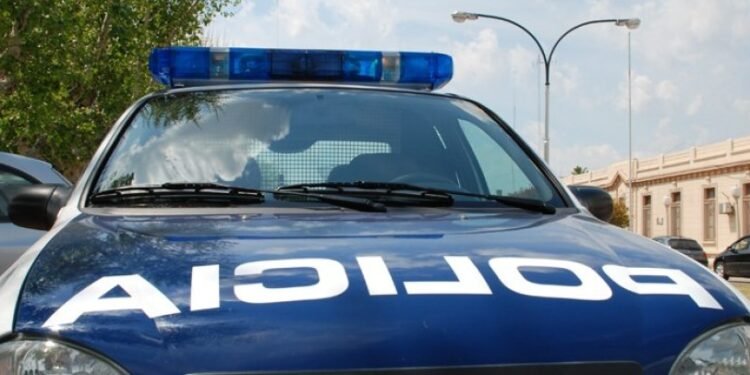 Sunchales: rompieron la vidriera de un local de ropa y se llevaron un buzo