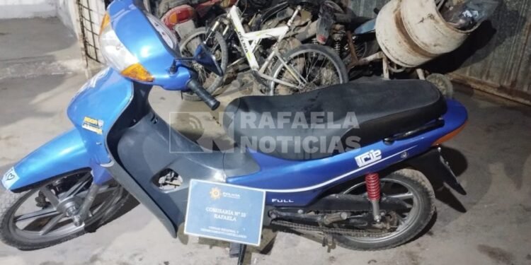 Se trasladaban en una moto robada por el norte de la ciudad