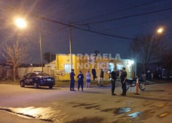 Posible fractura para un motociclista accidentando en barrio Güemes