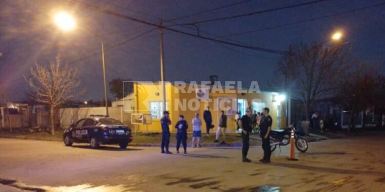 Posible fractura para un motociclista accidentando en barrio Güemes