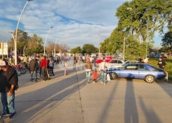 Coleccionistas de autos y motos clásicas protagonizaron un animado encuentro en Los Arces