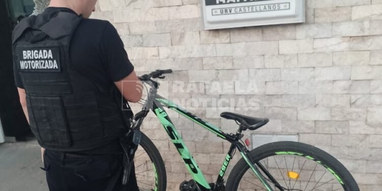 Secuestraron una bicicleta abandonada en la vía pública