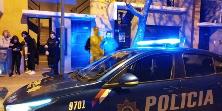 En plena noche encontró a un delincuente dentro de su departamento: ¿un remisero cómplice?