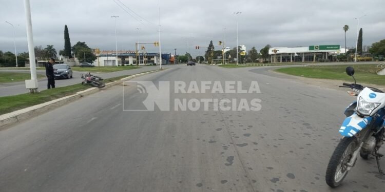 Tras un motoderrape, una joven está en terapia intensiva y con pronóstico reservado