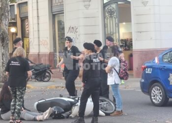 Colapso en el tránsito por un accidente en el microcentro de Rafaela