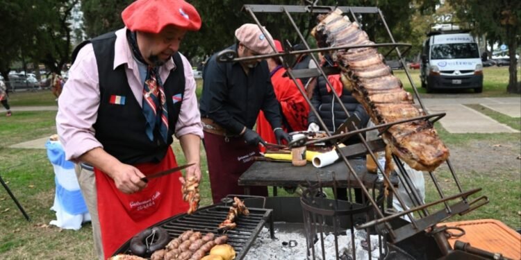 Con música, danza y gastronomía, Rosario celebra el Día de la Bandera