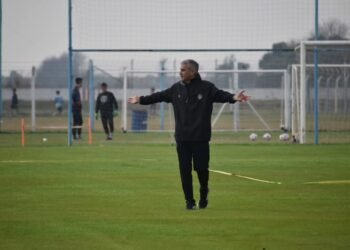 Fabián Nardozza inició su tarea como nuevo entrenador de Atlético