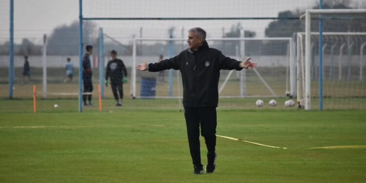Fabián Nardozza inició su tarea como nuevo entrenador de Atlético