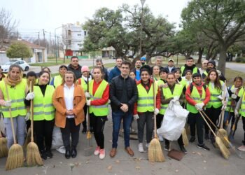 Viotti presentó un programa intensivo de limpieza de espacios públicos en la ciudad
