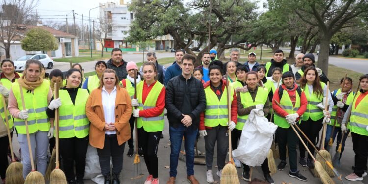 Viotti presentó un programa intensivo de limpieza de espacios públicos en la ciudad