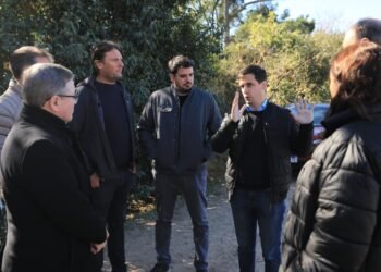 El intendente recorrió el Camino Público Nº6, donde ya comenzaron con el movimiento de suelo