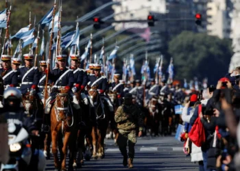 «Somos todos iguales, todos de Argentina»: así se vivió el desfile militar por el 9 de Julio