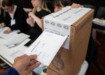 Los argentinos califican a la actual democracia con un 6,6 sobre 10, según un informe