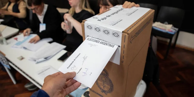 Los argentinos califican a la actual democracia con un 6,6 sobre 10, según un informe