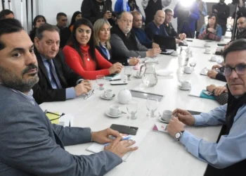 Sin oferta salarial, gobierno y gremios docentes reanudaron las negociaciones