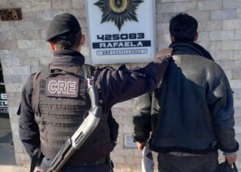 ¿Qué hacía con una réplica de una pistola 9 mm caminando por barrio 30 de octubre?